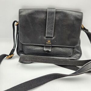 Fossil Black Leather Crossbody Bag Flap Snap Closure Zip Pocket Adjustable Strap